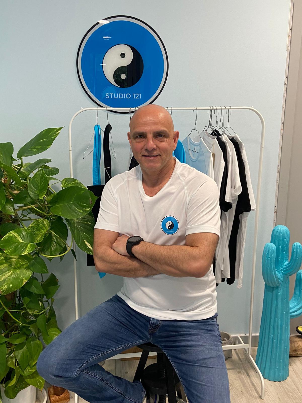 Pascal Delpech, fondateur du Studio 121, à l'accueil du studio